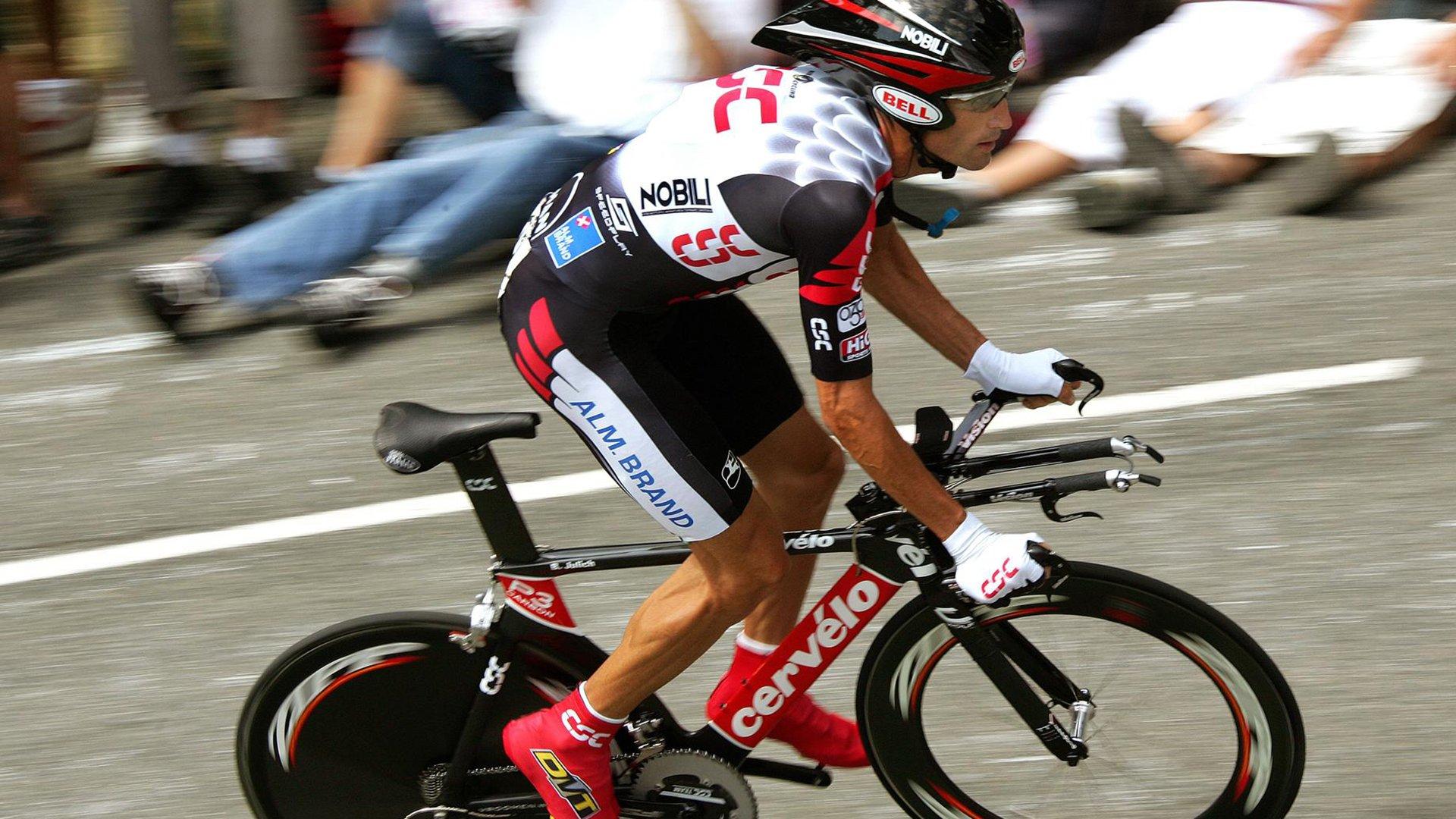 欧文挥别篮网引爆自由市场，罗斯含泪受访，我放弃高薪究竟为了什么？